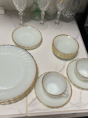Anchor Hocking Fire King Scalloped White Milk Glass Gold LOT of 14 Plates Bowls